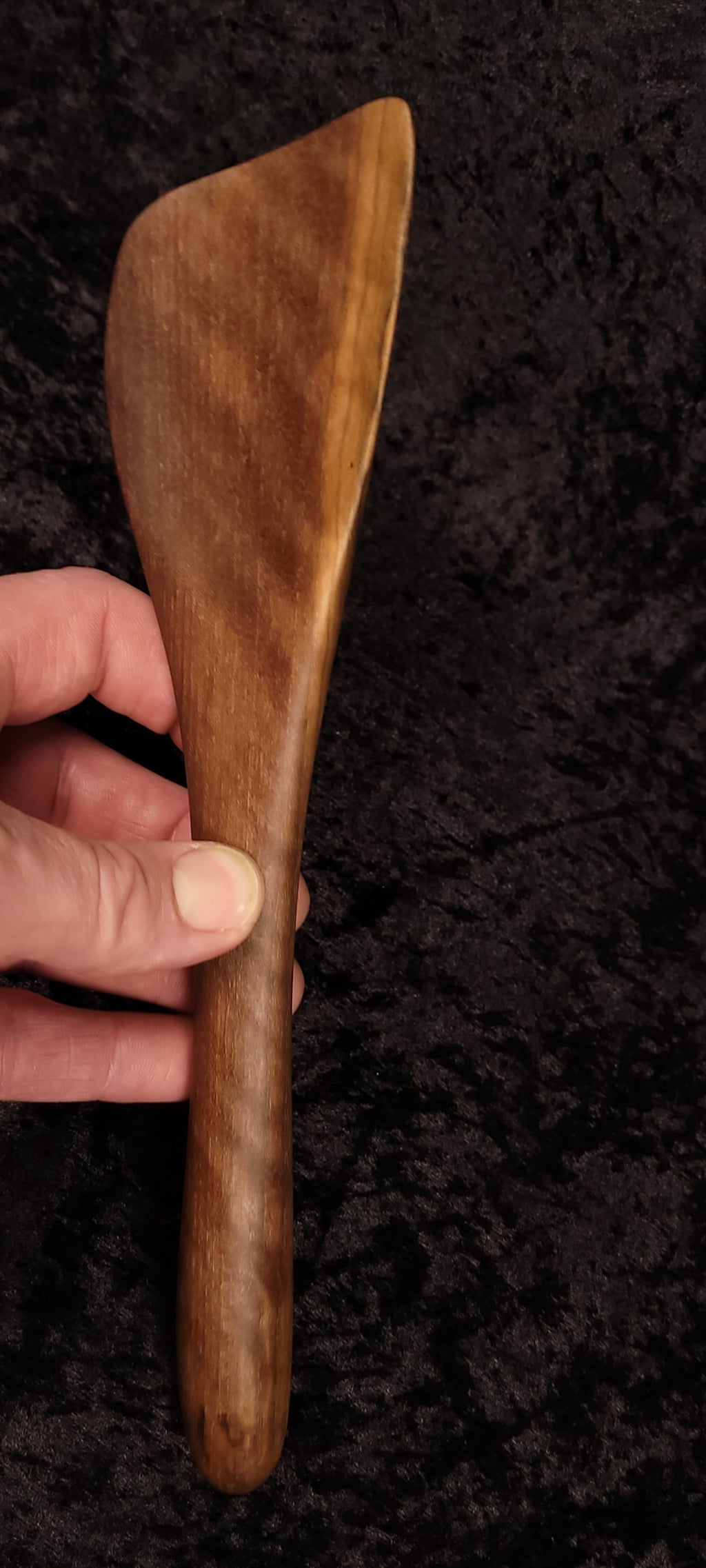 Handcrafted walnut right-handed spatula - on wood slice display