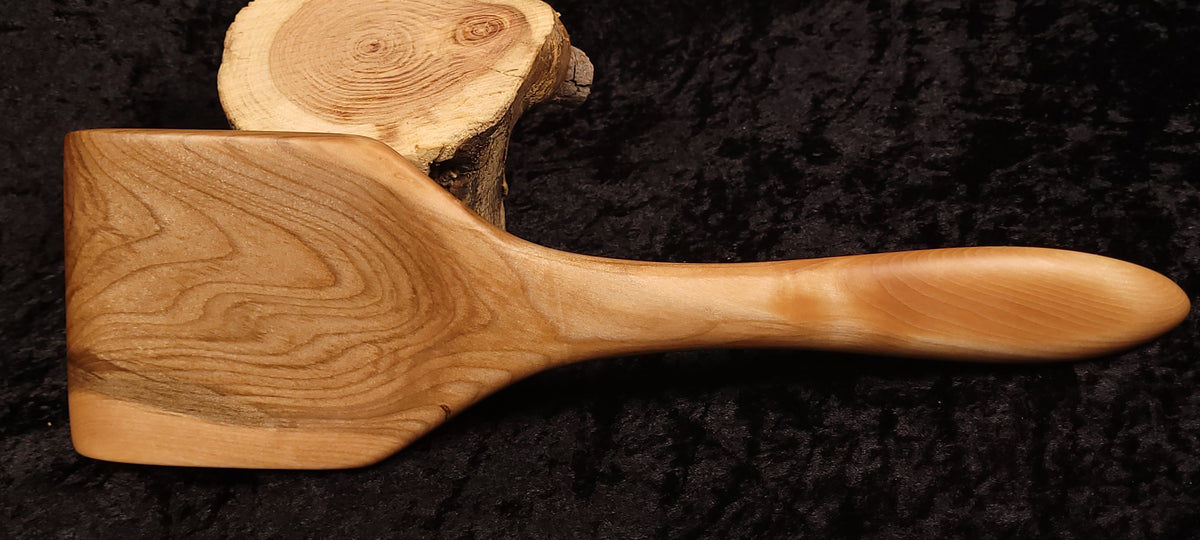 Curly maple spatula front view showing figured grain