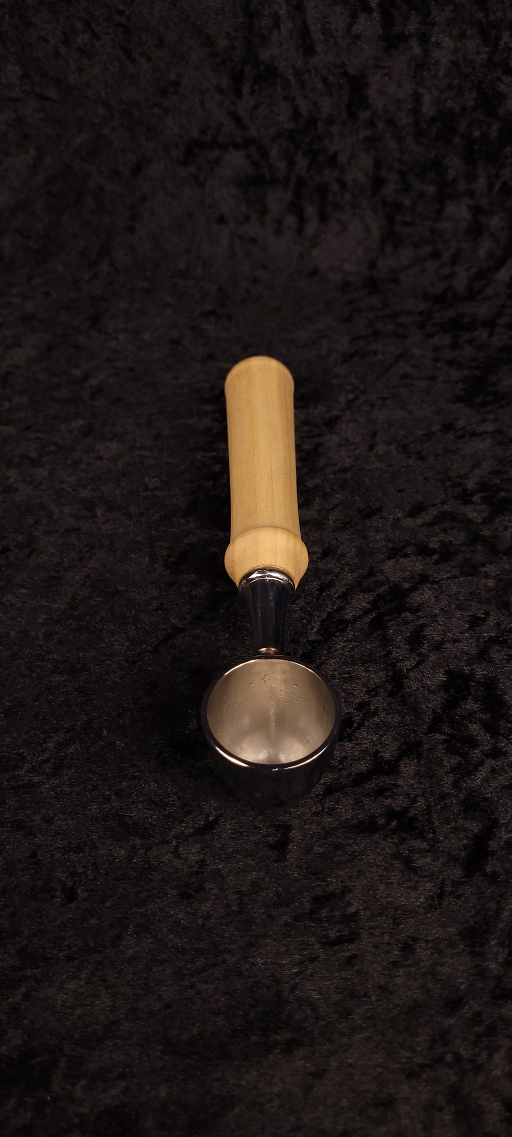 Colorado Cottonwood coffee scoop upright view showing chrome scoop and handle