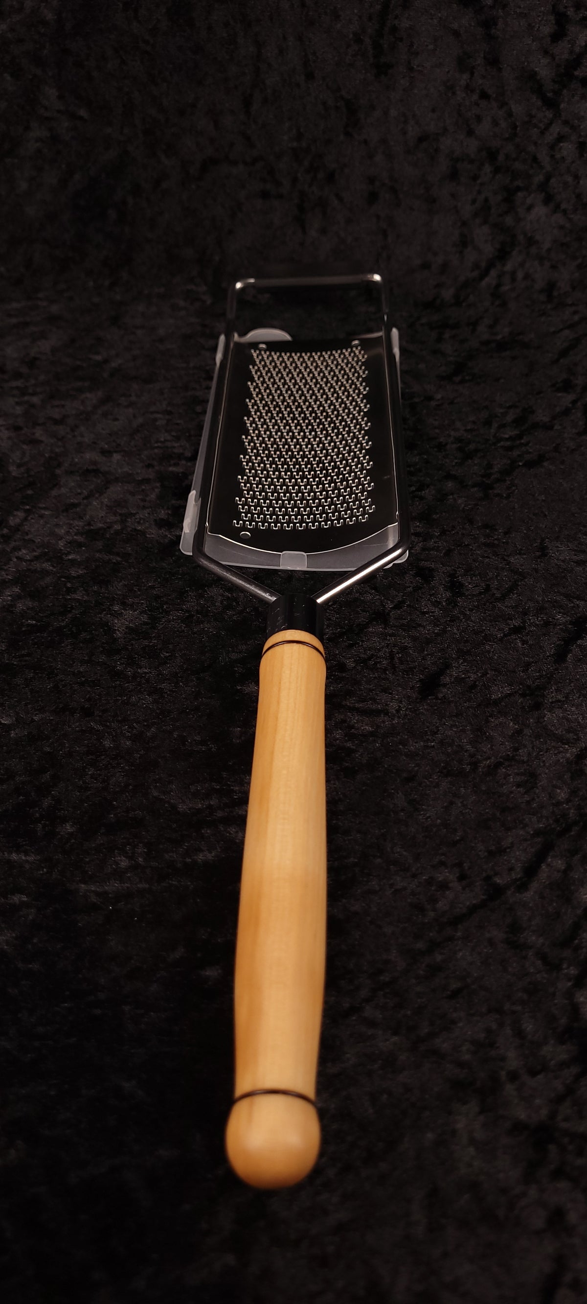 Maple flat grater full length top-down view without guard