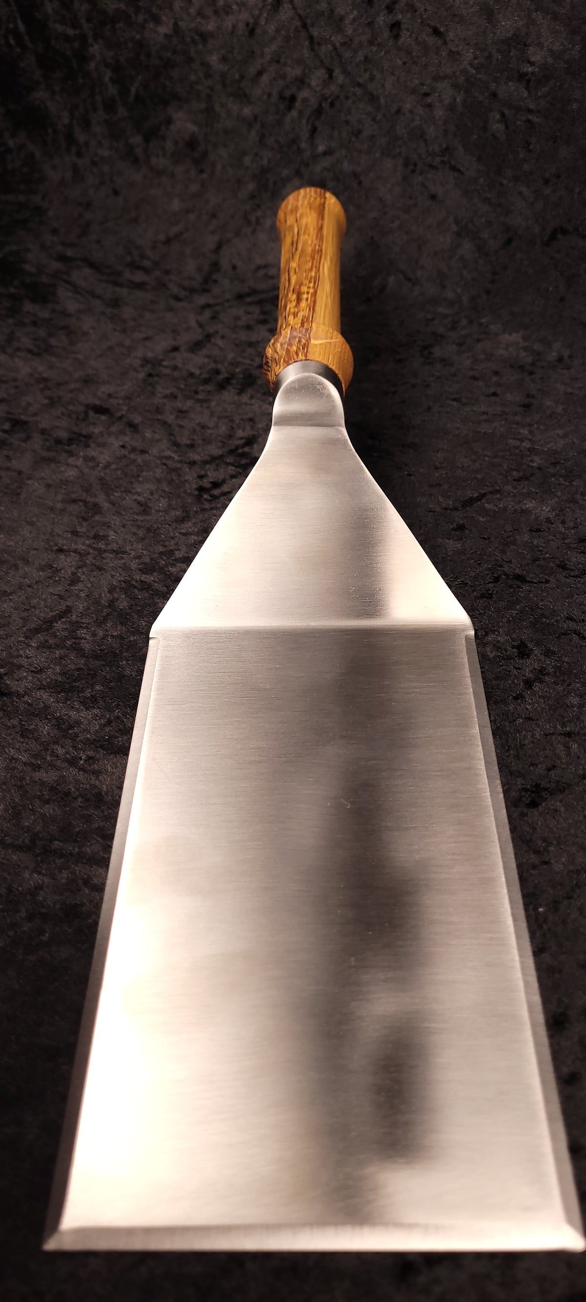 Griddle spatula – blade face view