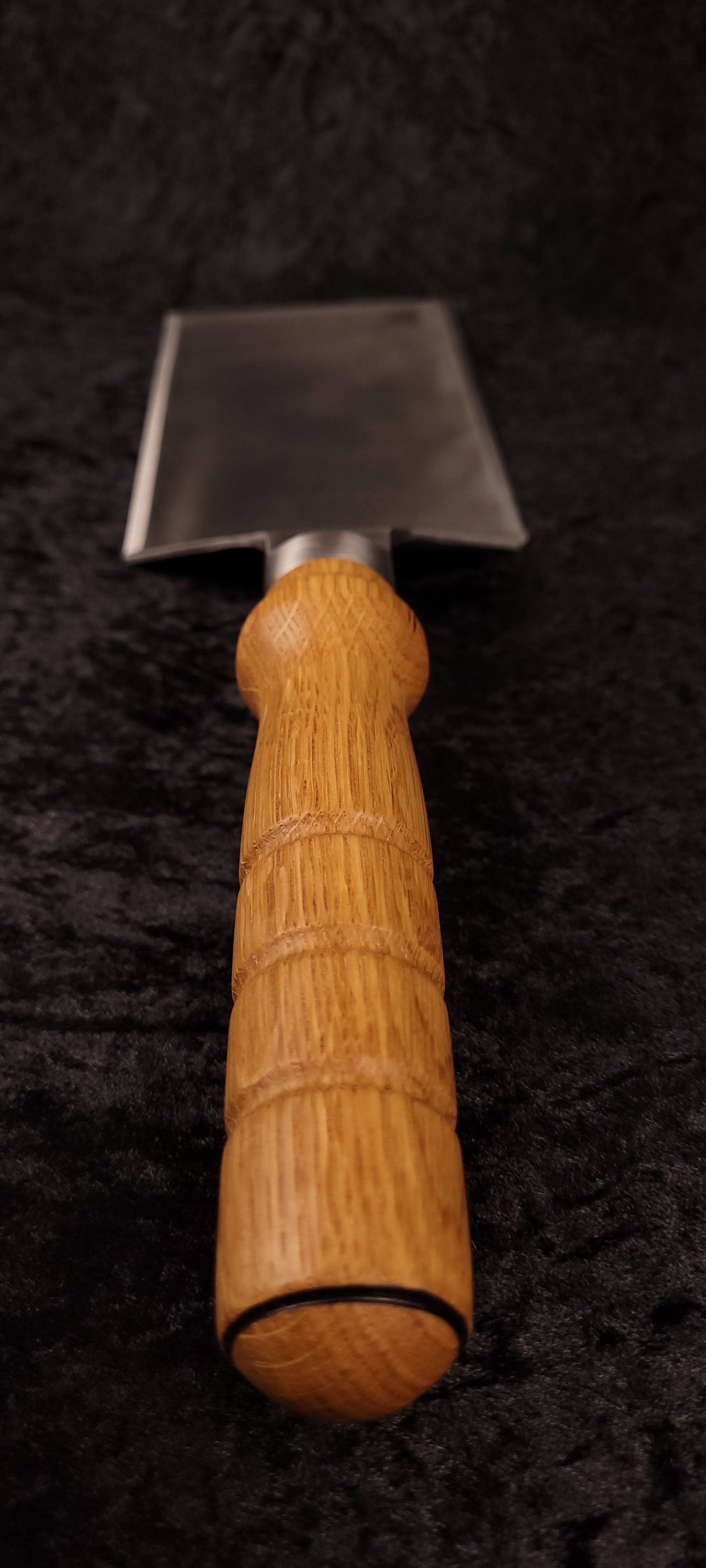 Griddle spatula No. 2 – top-down view showing blade and handle