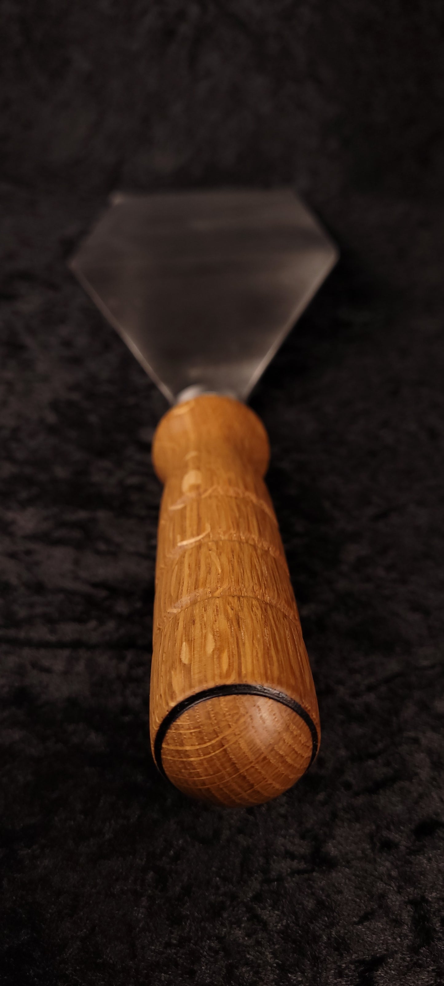 Griddle spatula No. 2 – handle detail front view