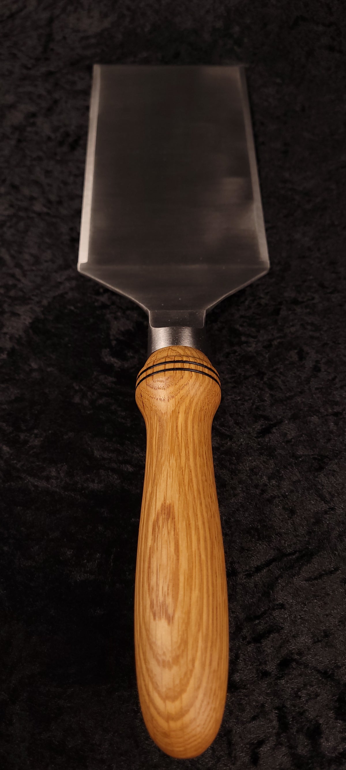 Griddle spatula No. 3 – front view showing blade and oak handle