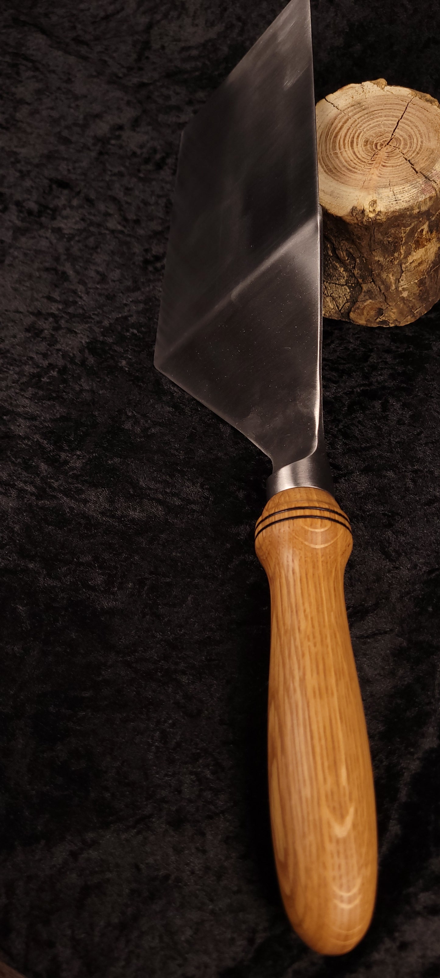 Griddle spatula No. 3 – side view with log prop