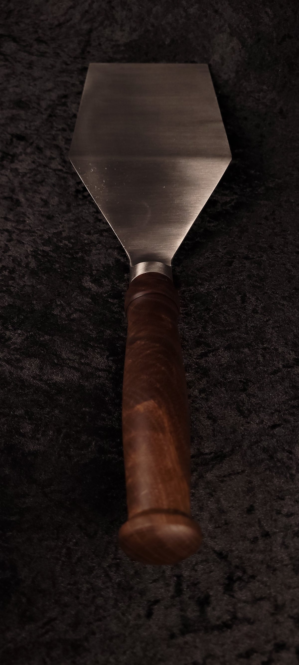 Griddle spatula – walnut handle angled view showing blade taper