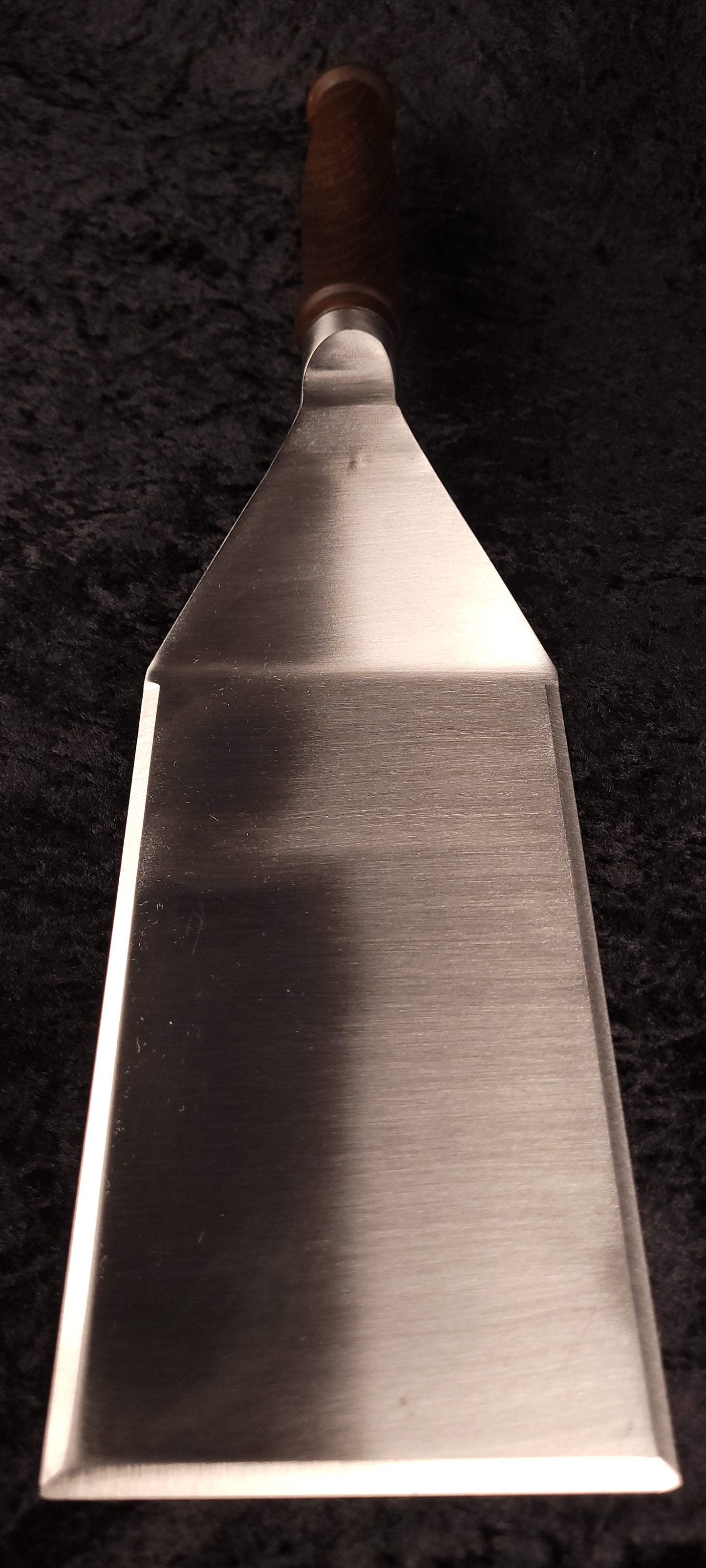 Griddle spatula – blade face view from above