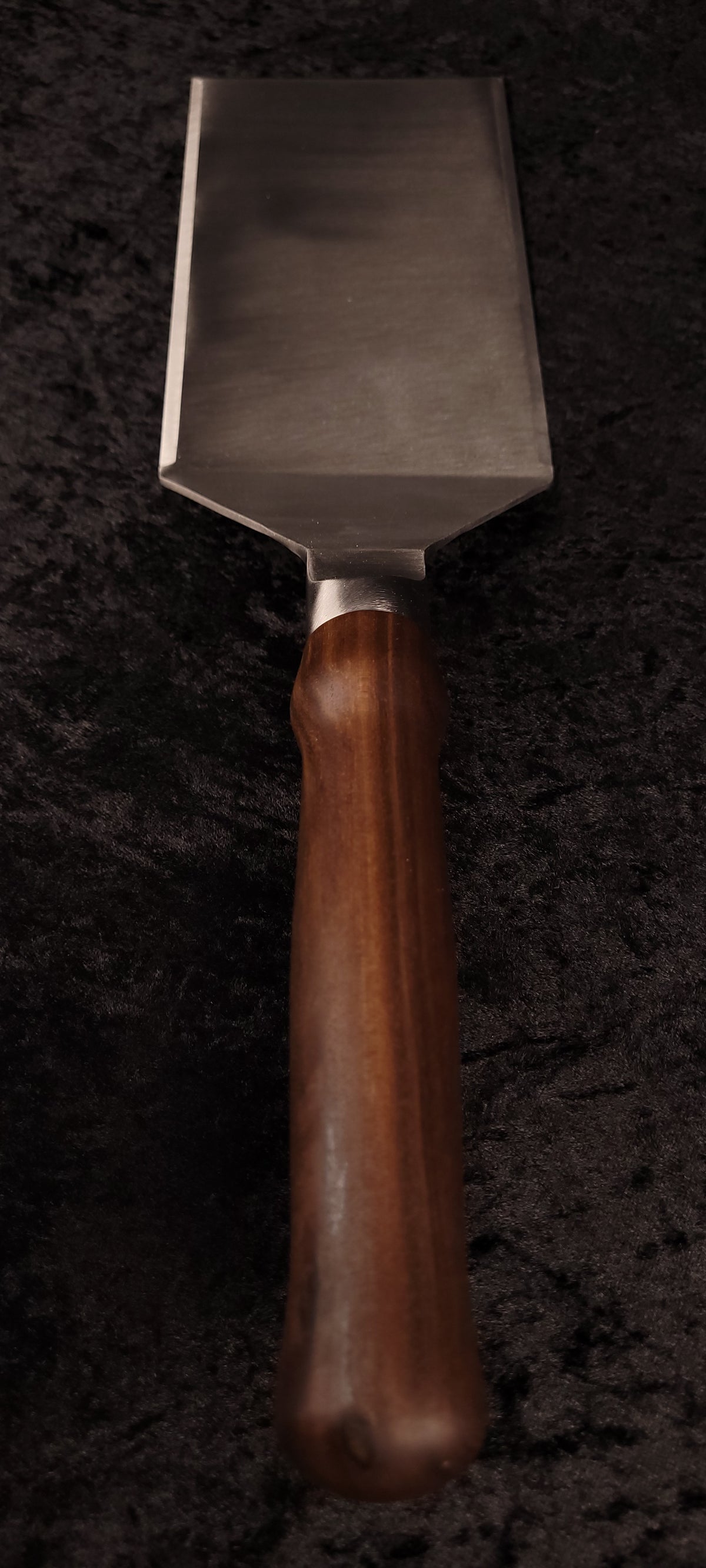 Griddle spatula walnut handle – front view showing blade and handle