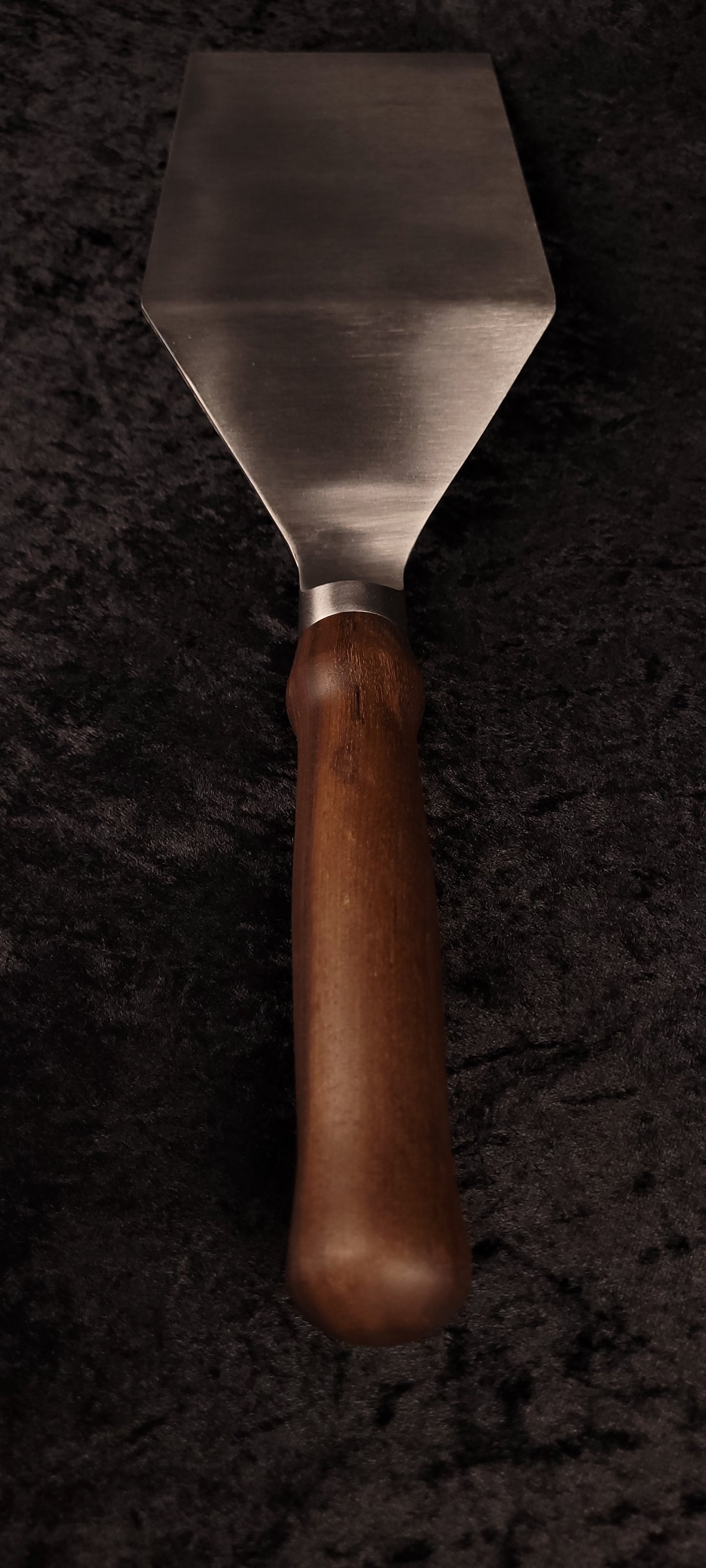 Griddle spatula walnut handle – angled view showing blade taper
