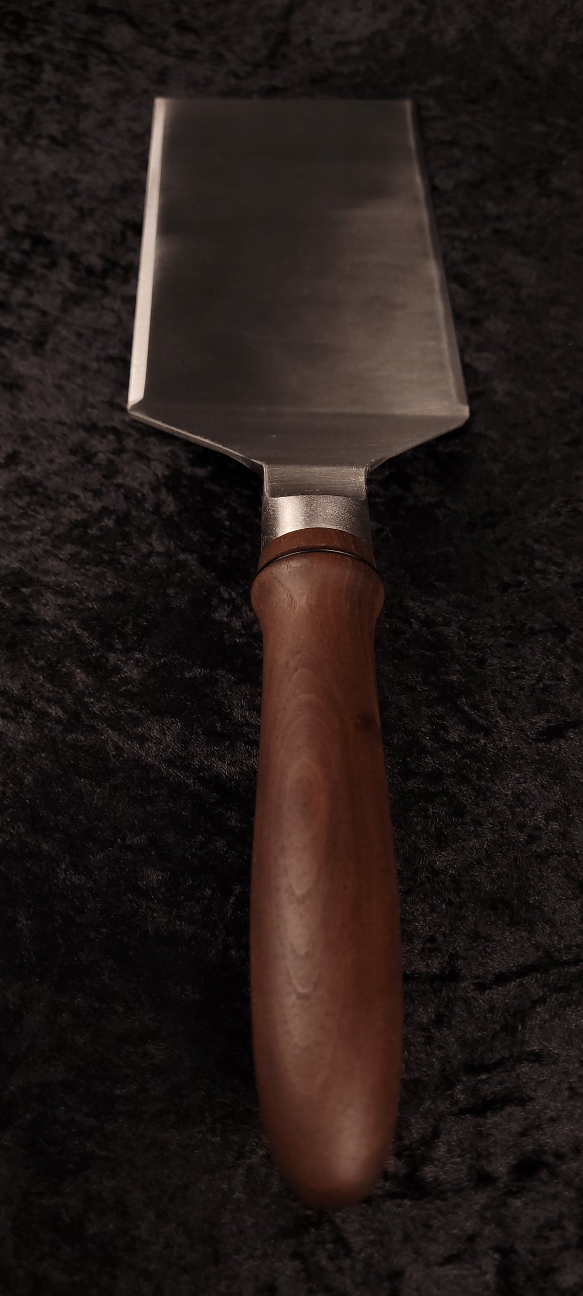 Griddle spatula walnut handle No. 4 – top-down view showing blade and handle
