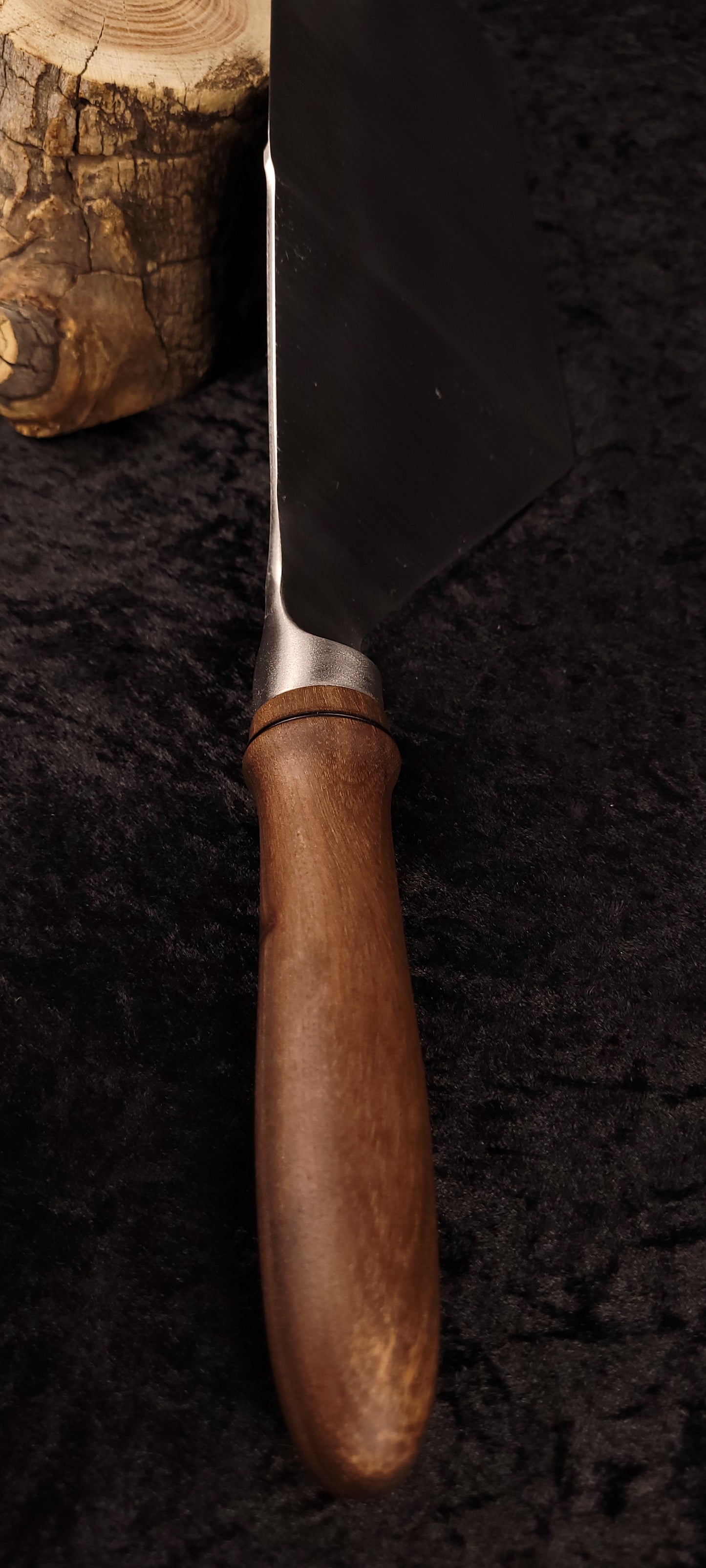 Griddle spatula walnut handle No. 4 – side view with log prop