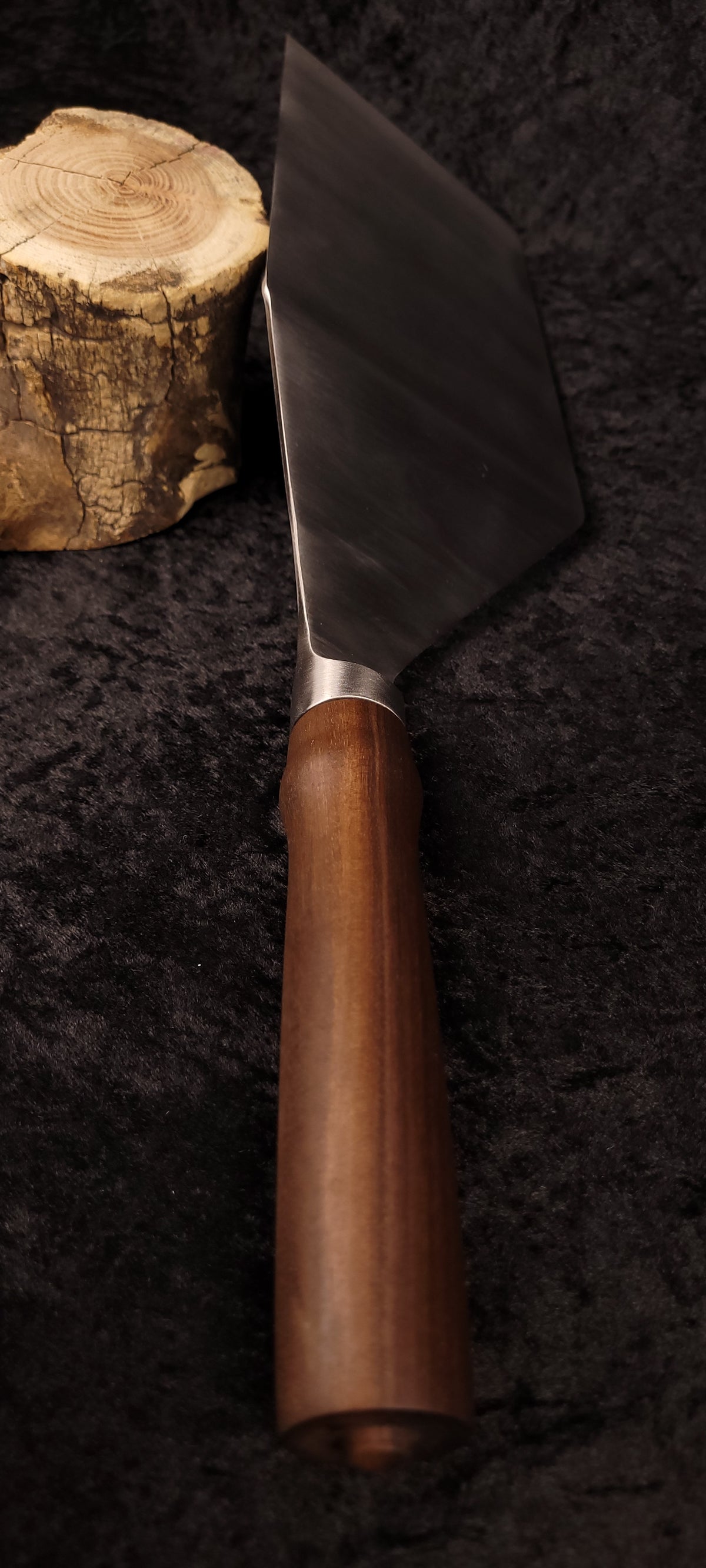 Griddle spatula walnut handle No. 5 – angled blade and handle with log prop
