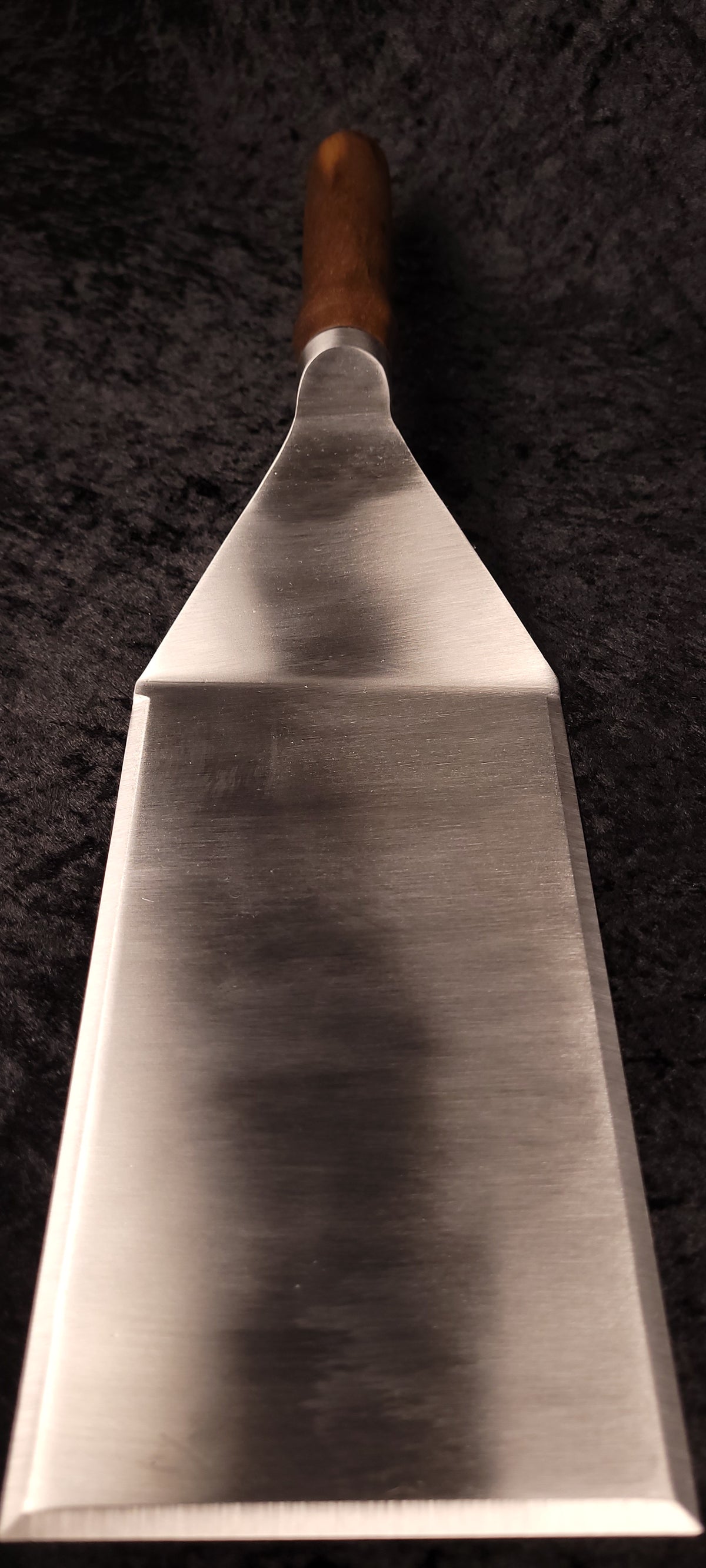 Griddle spatula walnut handle No. 5 – blade face view from above