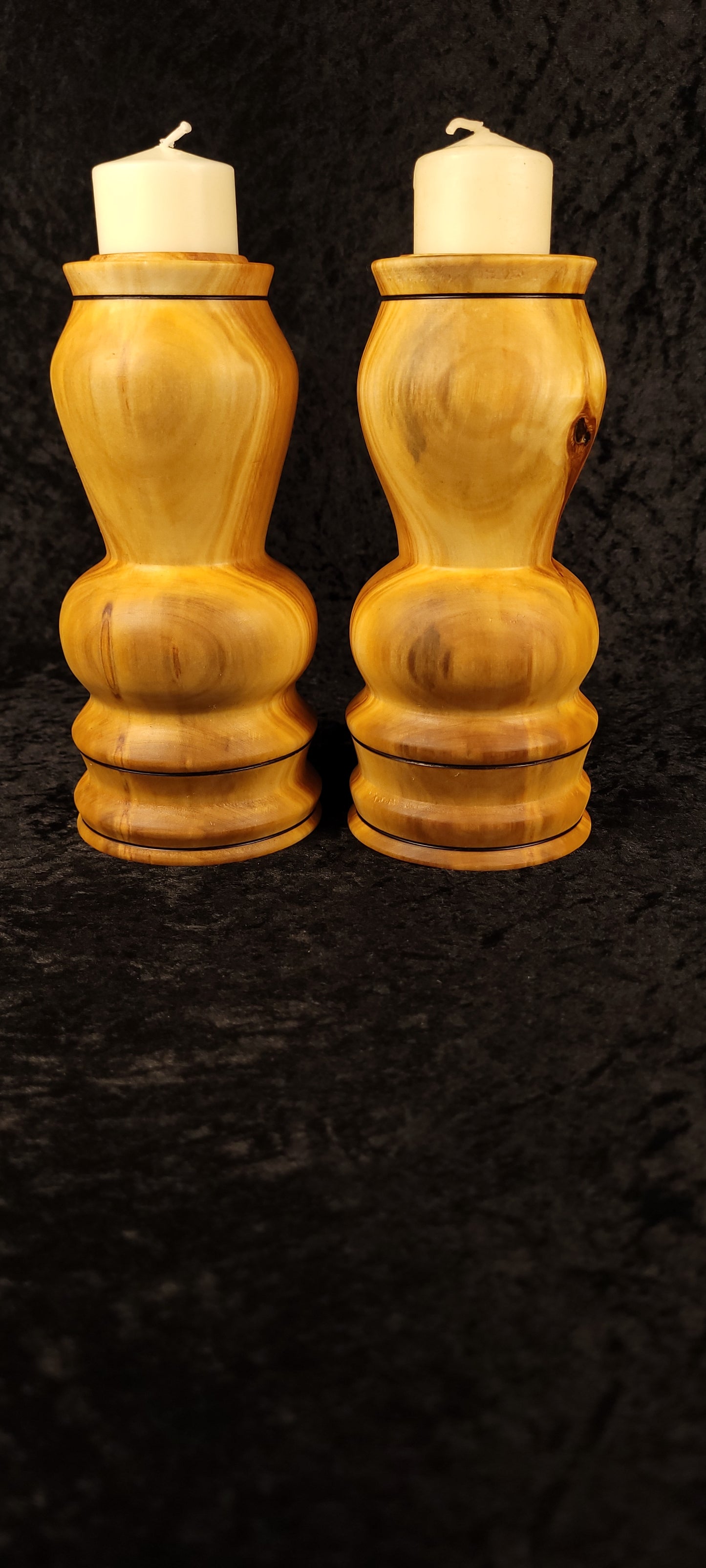 Aspen candle holder pair with pillar candles - showing knot detail